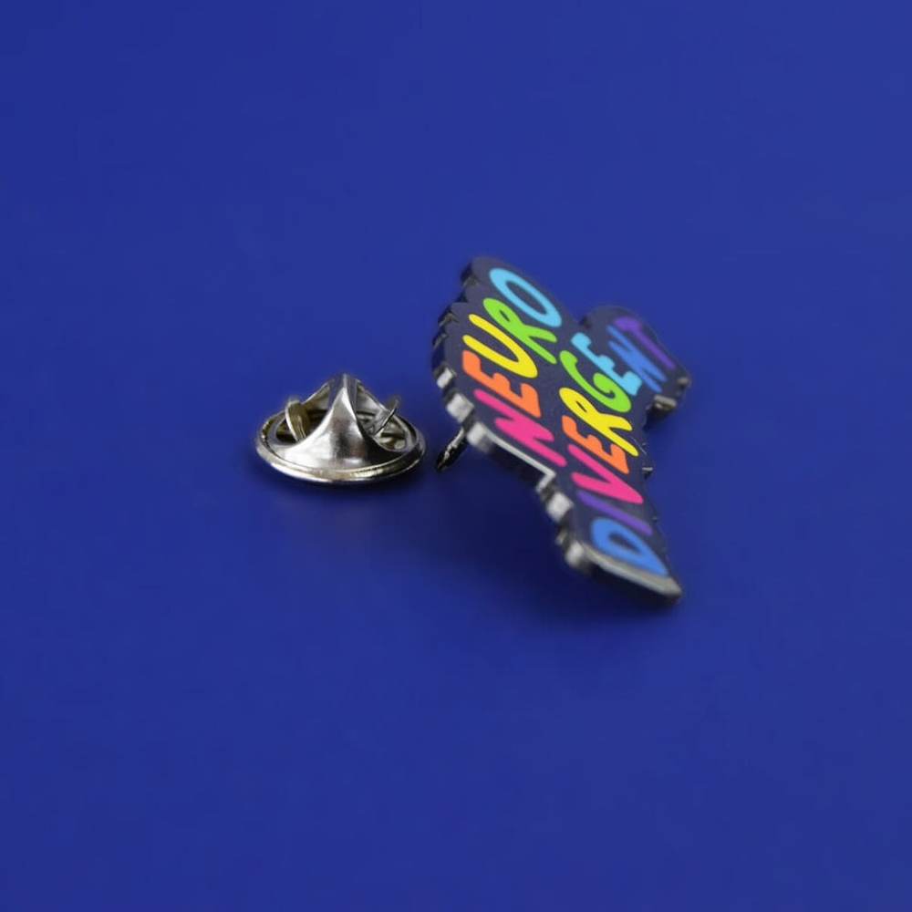 Extreme Largeness - Neurodivergent Pin - Regenboog
